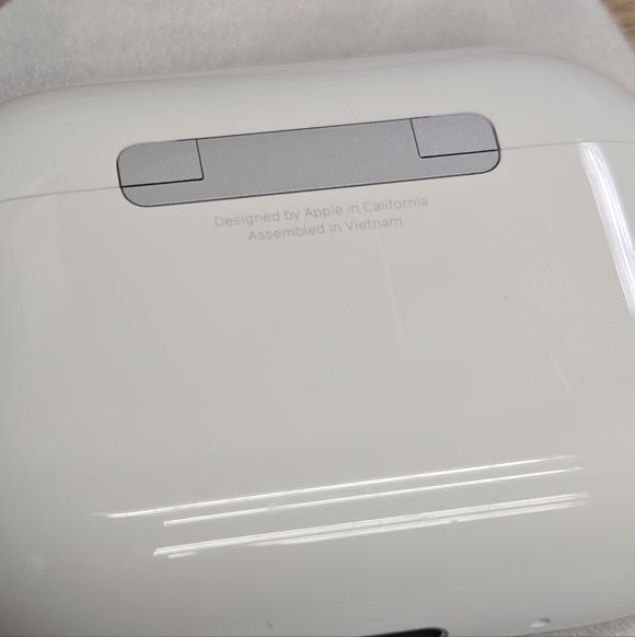 AirPods Pro 3 - Picture 4 of 4